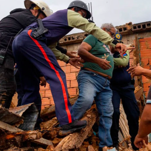 Dos personas fueron rescatadas tras colapso de una vivienda en Maracaibo por las  lluvias