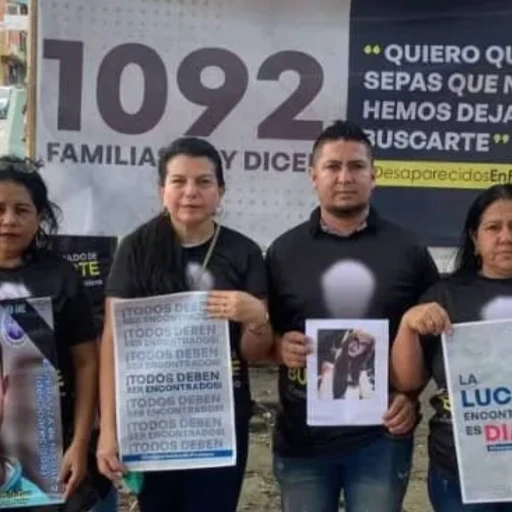 Familiares de desaparecidos exigieron respuestas a las autoridades con «un pancartazo»