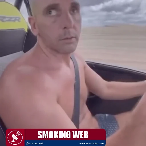 Gesto de Amistad: Hombre Lleva a su Amigo Ciego a Conducir en un Campo Abierto