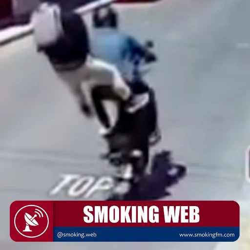 Un pasajero sale eyectado de una moto tras pasar un reductor de velocidad a alta velocidad