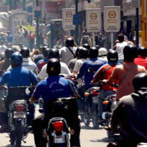 Boom de motocicletas en Venezuela revela crisis de movilidad y exclusión social